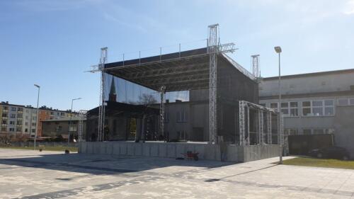Projekt, realizacja i montaż- całoroczna estrada z zadaszeniem, Radzionków 2020.