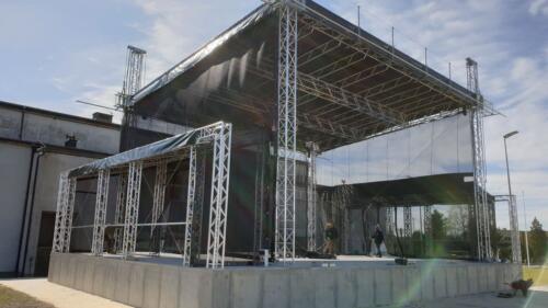 Projekt, realizacja i montaż- całoroczna estrada z zadaszeniem, Radzionków 2020.