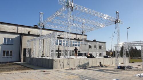 Projekt, realizacja i montaż- całoroczna estrada z zadaszeniem, Radzionków 2020.